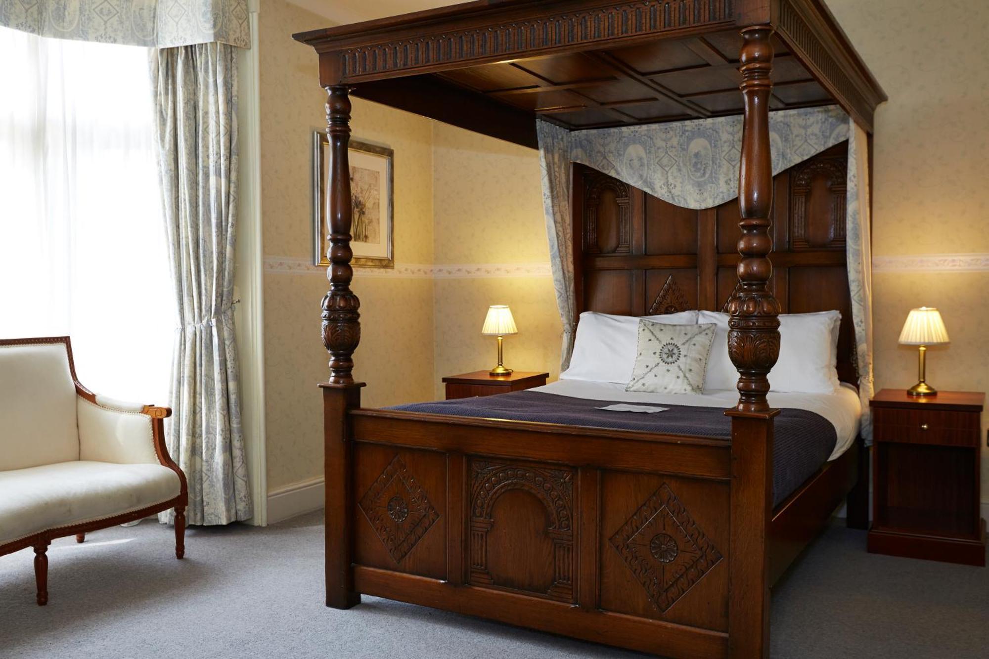 Royal George Hotel By Greene King Inns Бирдлип Экстерьер фото